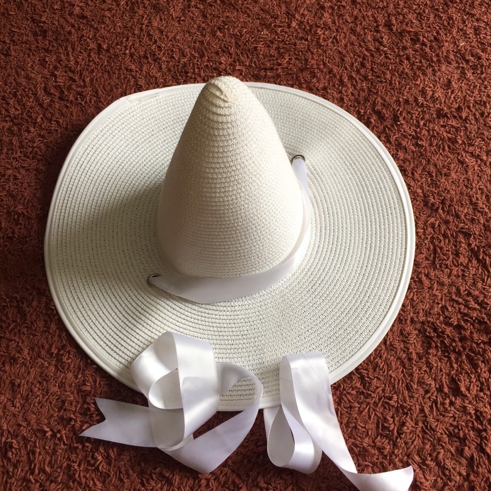 The Beheaded everyday bruja hat